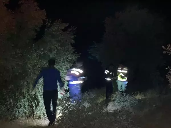 Son dakika haberi! 80 metrelik şarampole uçan pikabın sürücüsü hayatını kaybetti