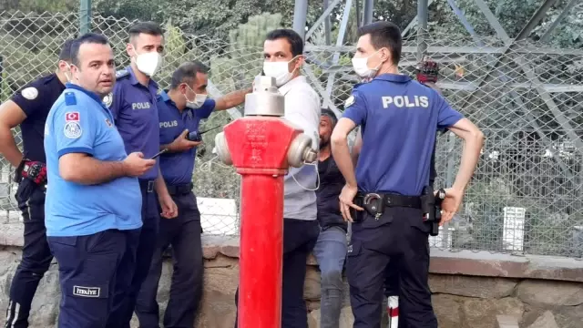 Alkolün etkisiyle çıktığı direkte sızdı