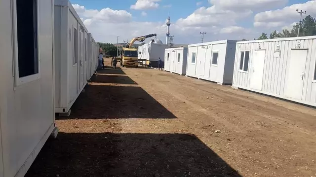 Altıntaş'ta yaralar sarılıyor