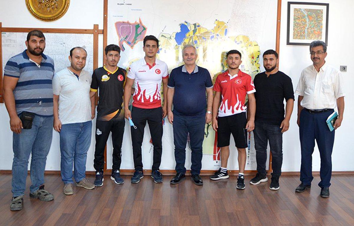 Bilek Güreşinde Dereceye giren sporculardan Başkan Özgan'a ziyaret