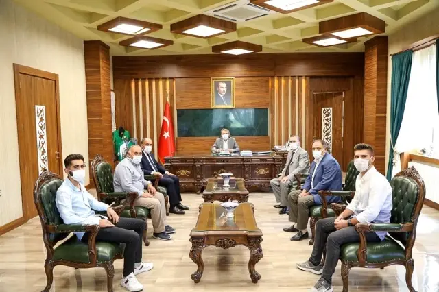 Bingöl Valisi Ekinci, yılın ahileri ile bir araya geldi