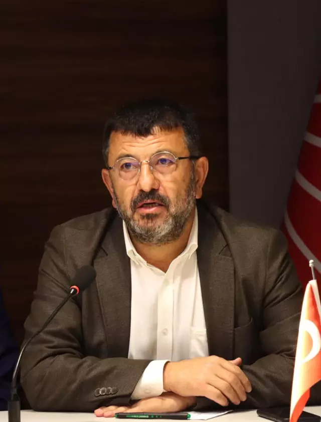 CHP'li Veli Ağbaba ve Engin Özkoç, Mersin'de basın toplantısı düzenledi