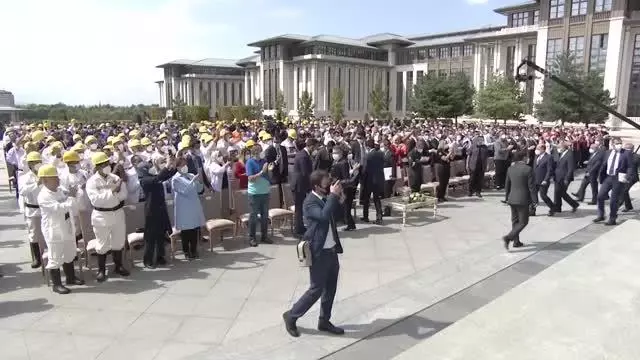 Son dakika... Cumhurbaşkanı Erdoğan: Türkiye, son 19 yılda istihdam sayısını 9,5 milyon artırırken çalışanların gelir seviyesini de katbekat yükseltmiş bir ülke