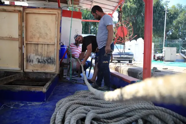 Denizden uzak kalan Mersinli balıkçılar vira bismillah demek için hazırlıklarını tamamladı