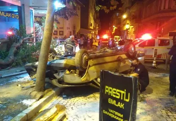 Direksiyonda rahatsızlanan epilepsi hastası kaza yaptı: 2'si çocuk 3 yaralı