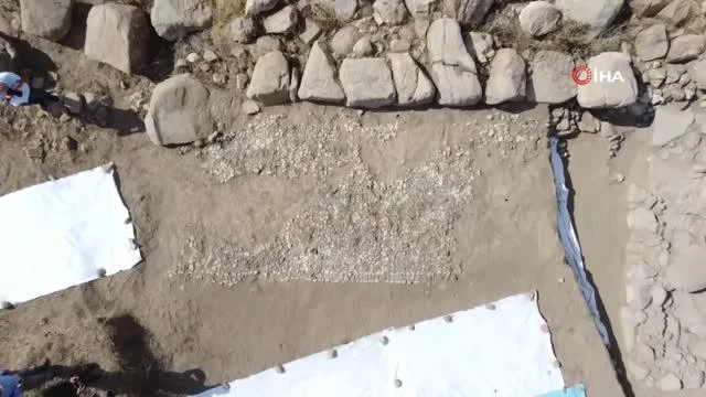 Dünya'nın bilinen en eski mozaiği Yozgat'ta bulundu