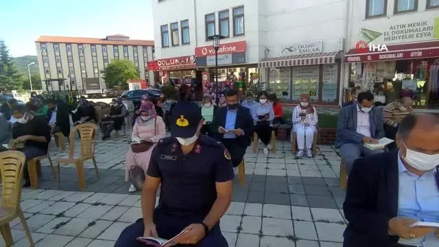 Dünya Okuma Yazma Günü'nde hep birlikte kitap okudular