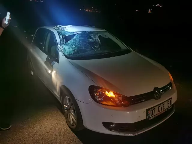 Tır ile tarım aracına çarpan otomobildeki 3 kişi yaralandı