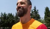 Galatasaray'ın yeni formasının tasarımına ve fiyatına taraftarlardan tepki yağıyor