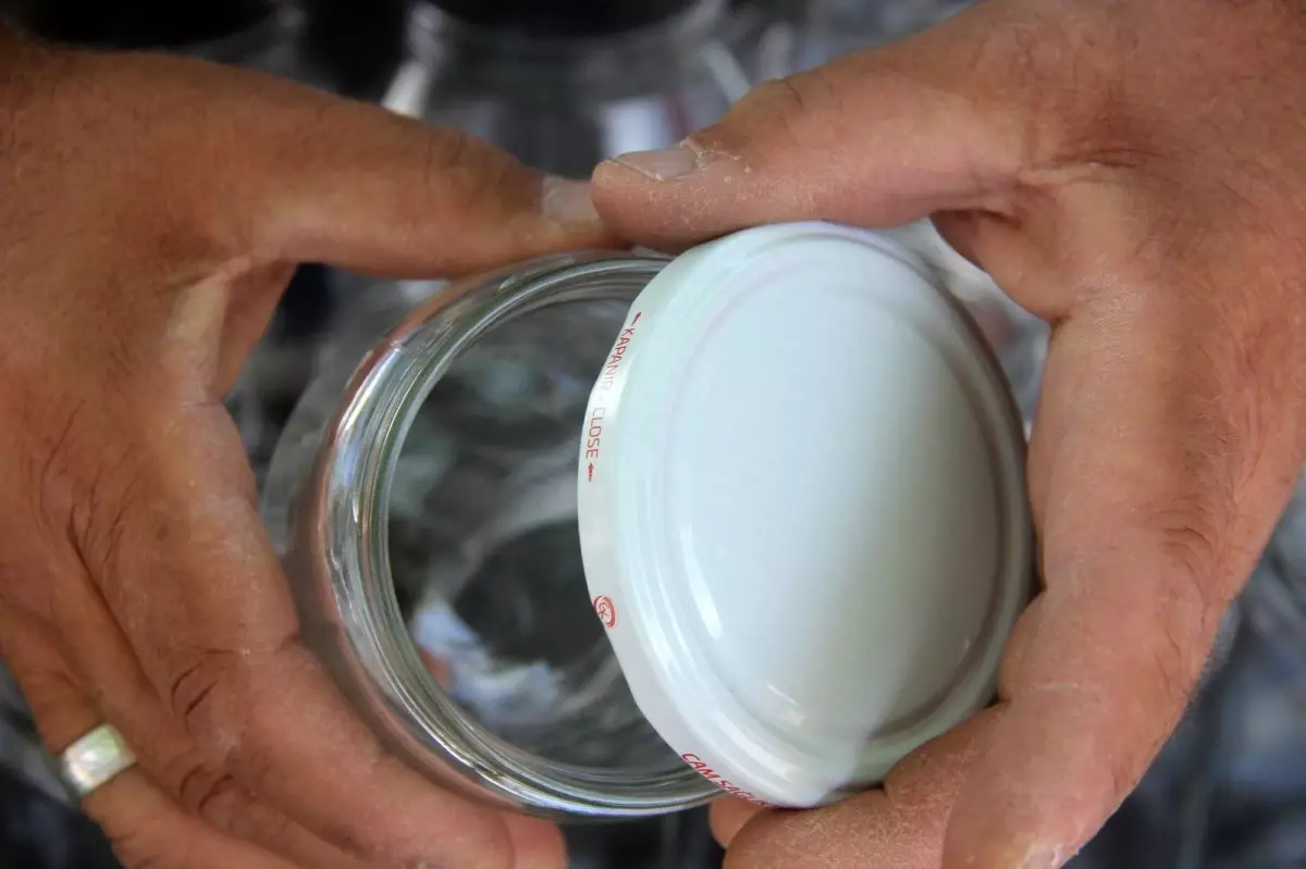 Geçen yıl erkenden tükenen kavanoz kapakları bu yıl satıcının elinde kaldı