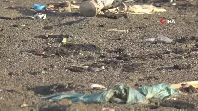 Hatay'da petrol atıkları kuma gömülüyor