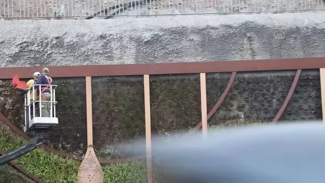 İBB'nin dikey bahçe sökümleri devam ediyor