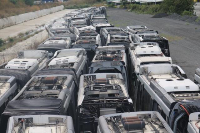 50 otobüs çürümeye terk edildi! Muhalefet Kadir Topbaş'ı suçladı, iktidar kanadı sessizliğini koruyor