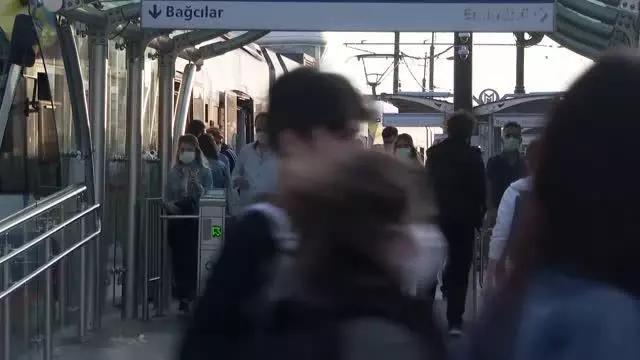 İstanbul'da sabah saatlerinde trafik yoğunluğu yaşanıyor