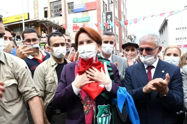 İYİ Parti Genel Başkanı Meral Akşener, Artvin'de esnafı ziyaret etti