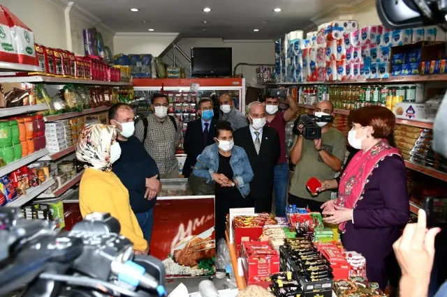 İYİ Parti Genel Başkanı Meral Akşener, Artvin'de esnafı ziyaret etti