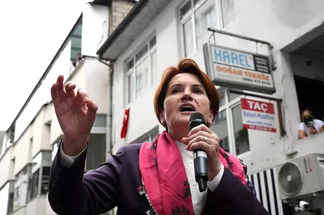İYİ Parti Genel Başkanı Meral Akşener, Artvin'de esnafı ziyaret etti