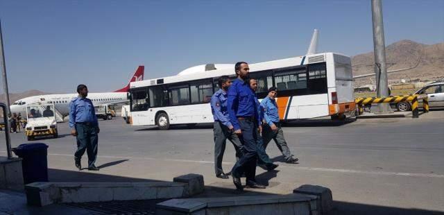 Kabil Havalimanı'ndaki bayan çalışanlar, işlerine geri döndü