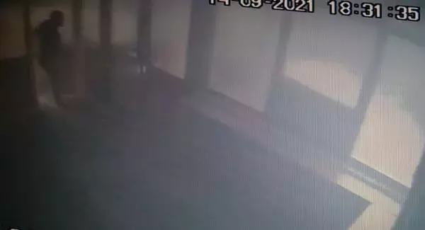 Son dakika haberi! KADIKÖY'DE CAMİYİ YAKMAYA ÇALIŞAN ŞÜPHELİ KAMERADA