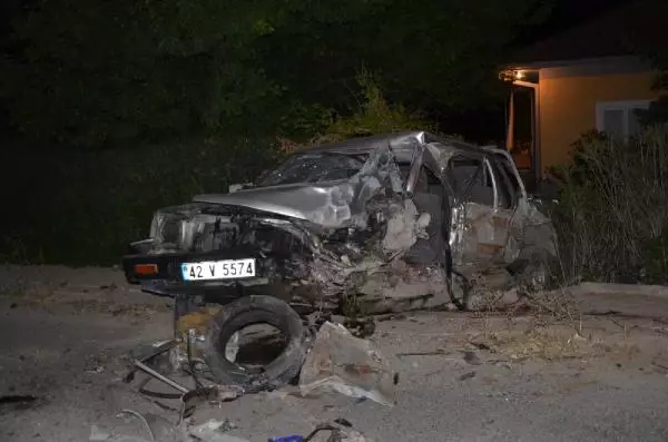 KAMYONET İLE HAFİF TİCARİ ARAÇ ÇARPIŞTI 1 KİŞİ ÖLDÜ, 2 KİŞİ YARALANDI