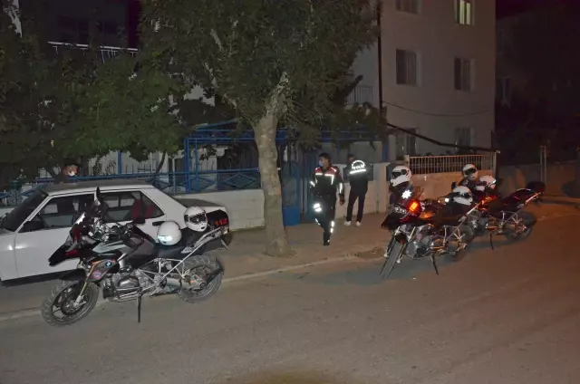 Son dakika... Yüksek sesle müzik dinleyenleri uyaran kişi silah ve bıçakla yaralandı