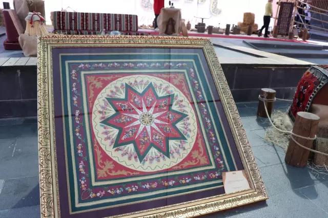 Başkan Büyükkılıç, Anadolu'nun Özü Ahilik Sanat Sergisi'ni Açtı