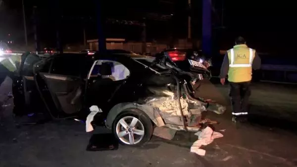 Kaza yapan sürücüye yardım için gelenlere otomobil çarptı: 1 ölü, 6 yaralı