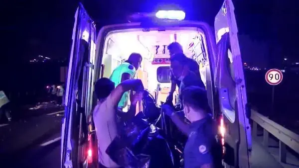 Kaza yapan sürücüye yardım için gelenlere otomobil çarptı: 1 ölü, 6 yaralı