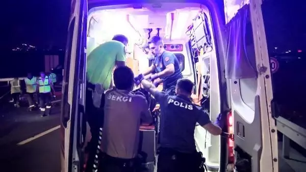 Kaza yapan sürücüye yardım için gelenlere otomobil çarptı: 1 ölü, 6 yaralı