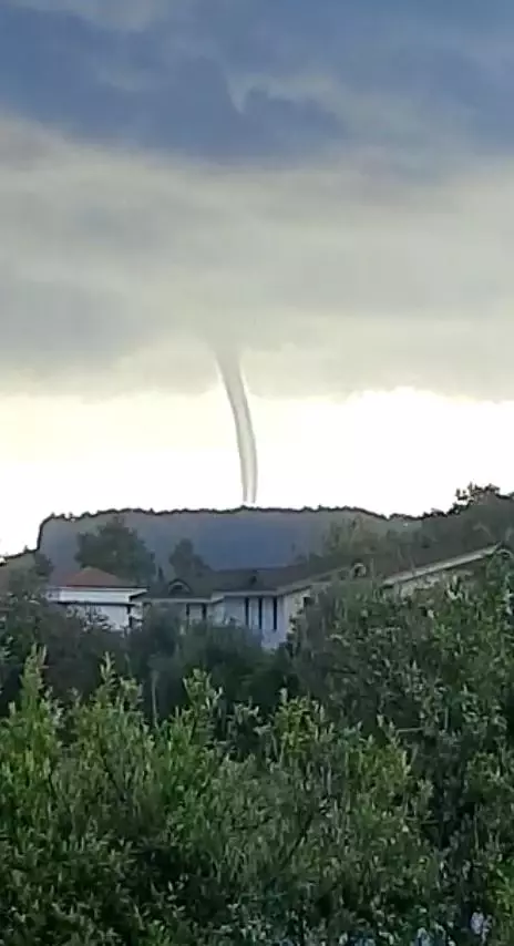 Kemer'de korkutan hortum
