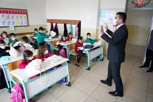 Kestel Belediyesi'nden 4 Bin 500 öğrenciye kırtasiye desteği