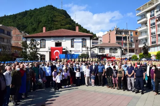 Sel nedeniyle Ayancık'ta görev yapan komandolar ilçeden alkışlarla uğurlandı