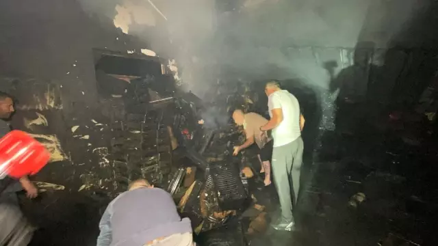 Son Dakika | Kömür imalathanesinde yangın sürüyor