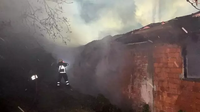 Son Dakika | Kömür imalathanesinde yangın sürüyor