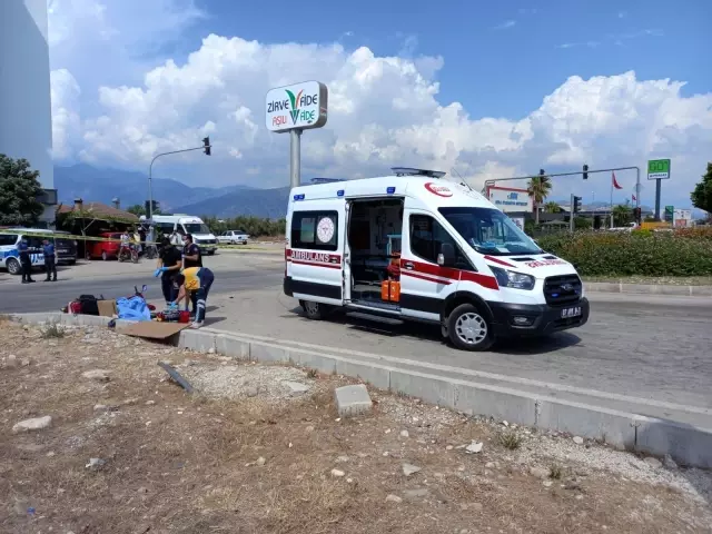 Otomobilin çarptığı motosiklet sürücüsü hayatını kaybetti