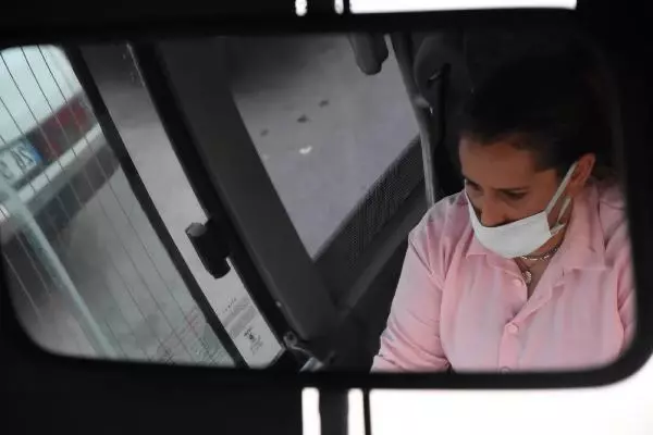 KÜTAHYALI YASEMİN, KENTİN İLK VE TEK KADIN HALK OTOBÜSÜ ŞOFÖRÜ OLDU