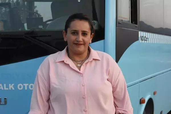 KÜTAHYALI YASEMİN, KENTİN İLK VE TEK KADIN HALK OTOBÜSÜ ŞOFÖRÜ OLDU