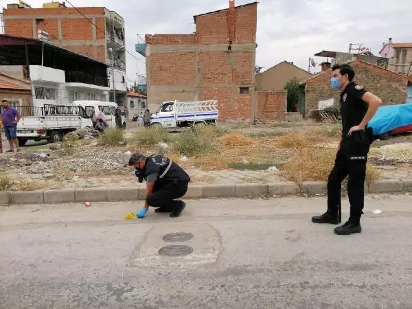 Husumetli iki aile arasındaki tartışma silahlı çatışmaya dönüştü: 4 yaralı