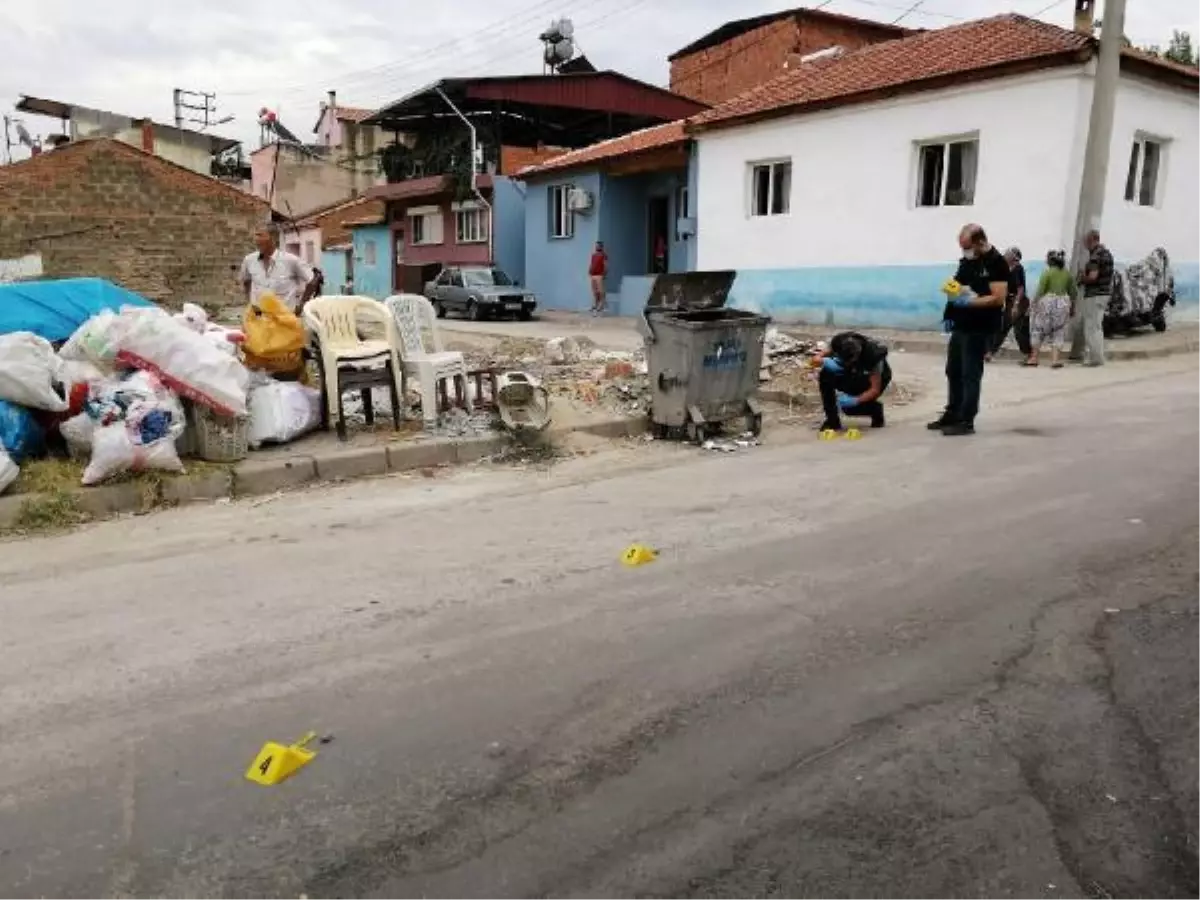 Husumetli iki aile arasındaki tartışma silahlı çatışmaya dönüştü: 4 yaralı