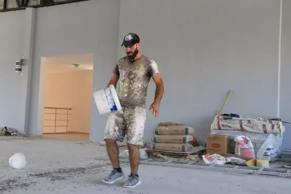 'Maradona from Urfa' impresses with his 'juggling bucket' performance