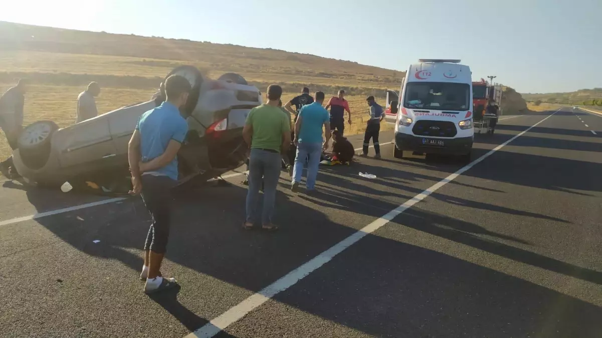 Mardin'de otomobil takla attı: 2 yaralı