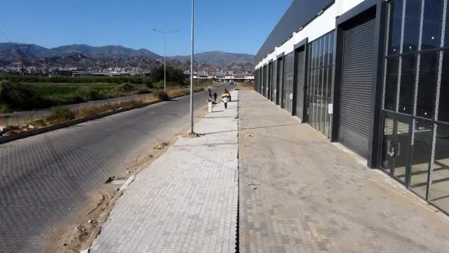 Nazilli Belediyesi yol çalışmalarını sürdürüyor
