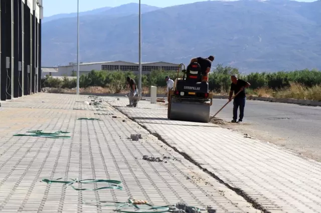 Nazilli Belediyesi yol çalışmalarını sürdürüyor