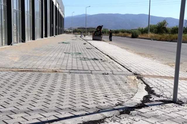 Nazilli Belediyesi yol çalışmalarını sürdürüyor