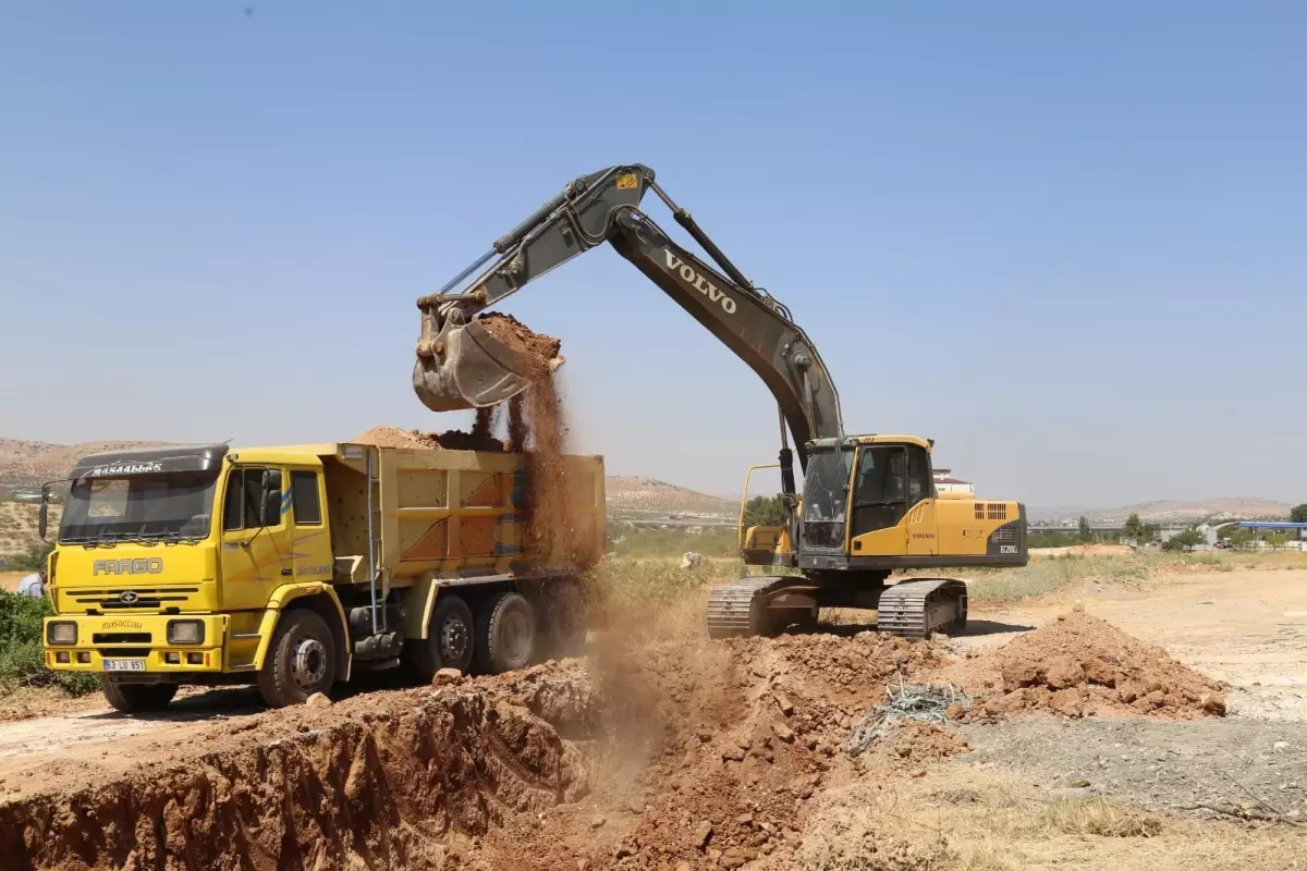 Nizip'te TOKİ inşaatına başlandı