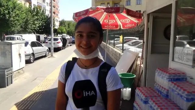 Okulların açılması öğrencileri sevindirdi, esnafın yüzünü güldürdü