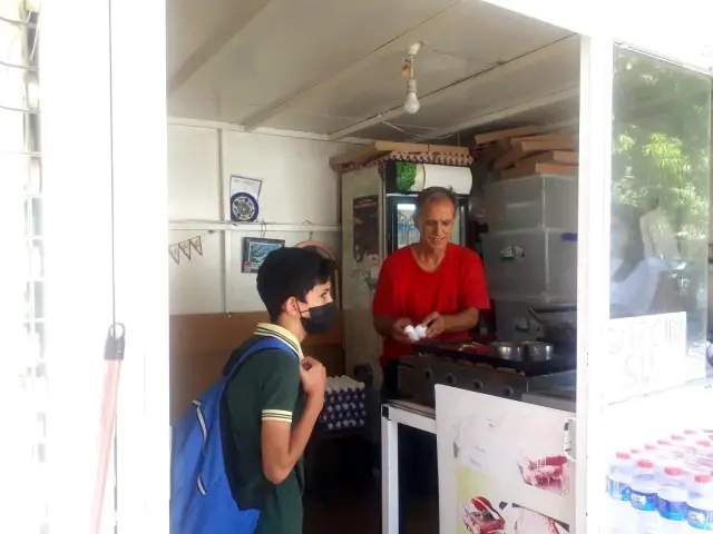 Okulların açılması öğrencileri sevindirdi, esnafın yüzünü güldürdü