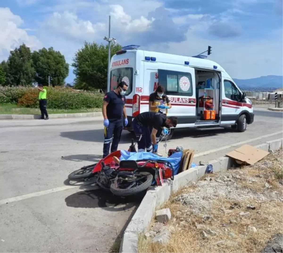 Otomobille çarpışan motosikletin sürücüsü öldü, eşi yaralı