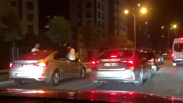 Pendik'te tehlikeli asker konvoyu kamerada
