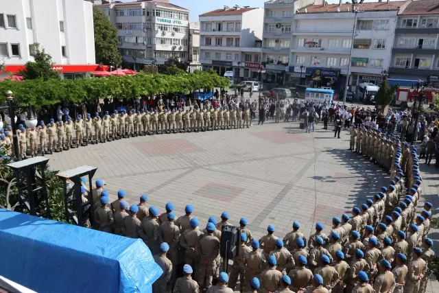 Sel nedeniyle Ayancık'ta görev yapan komandolar ilçeden alkışlarla uğurlandı
